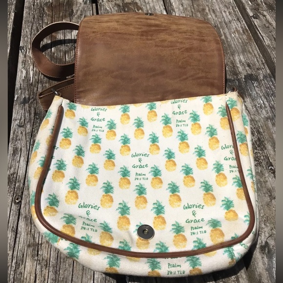 Mary & Martha Glories & Grace Pineapples Crossbody Bag Purse Hallmark White - Picture 5 of 8